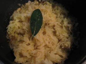 Rezept: Sauerkraut mit Speck und Zwiebel Bild Nr. 7 Sauerkraut mit Speck und Zwiebel - Rezept - Bild Nr. 7