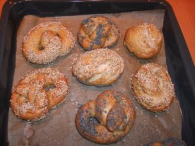 Laugenbrezel mit Sesam / Mohn / Salz - Rezept