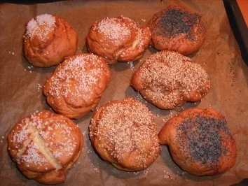 Rezept: Laugenbrezel mit Sesam / Mohn / Salz Bild Nr. 4 Laugenbrezel mit Sesam / Mohn / Salz - Rezept - Bild Nr. 4