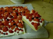 Limetten-Beeren-Buttermilchtorte - Rezept