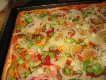 Pizza: Halb Knobi-Zwiebel, halb Sardellen Pizza! - Rezept - Bild Nr. 2