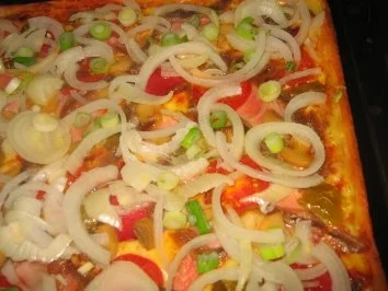 Pizza: Halb Knobi-Zwiebel, halb Sardellen Pizza! - Rezept - Bild Nr. 3