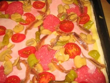 Pizza: Halb Knobi-Zwiebel, halb Sardellen Pizza! - Rezept - Bild Nr. 5