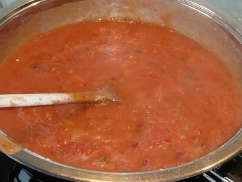 Paprikaschoten gefüllt mit Hack und Reis in Tomatensoße - Rezept - Bild Nr. 6