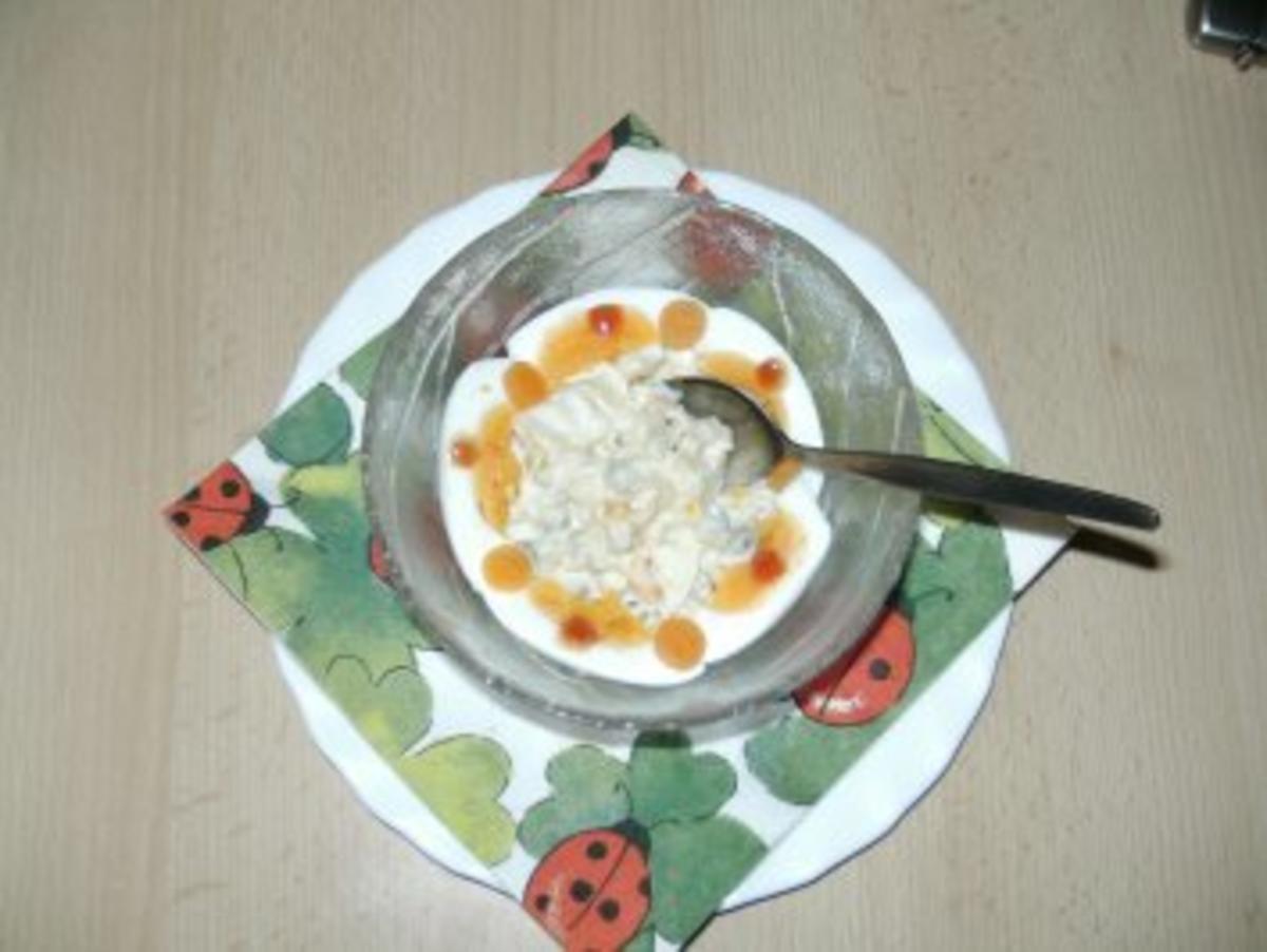 Eiersalat mit Gewürzgurke gewürfelt und Zwiebel gehackt - Rezept mit ...