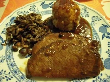 Sauerbraten mit Semmelknödeln und Hallimasch - Rezept - Bild Nr. 8