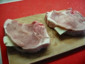 Rezept: Koteletten gefüllt mit sizilianischem Pfefferkäse Bild Nr. 2 Koteletten gefüllt mit sizilianischem Pfefferkäse - Rezept - Bild Nr. 2