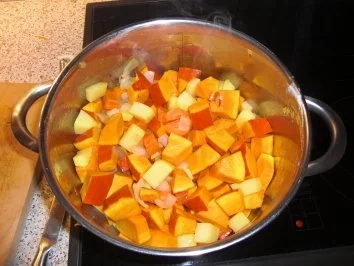 Rezept: Kürbis- Ingwersuppe Bild Nr. 2 Kürbis- Ingwersuppe - Rezept - Bild Nr. 2