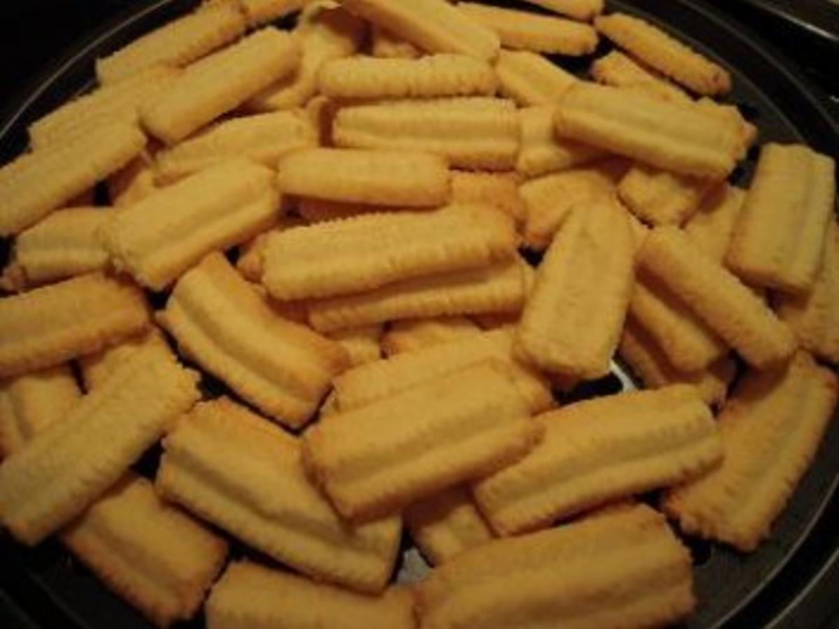 Spritzgebäck, mit Schmalz und Butter gebacken - einfach - von elke42 Spritzgebäck, mit Schmalz und Butter gebacken - einfach - von elke42