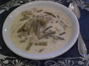 KÄSECREMESUPPE MIT BOHNEN UND HACKFLEISCH - Rezept