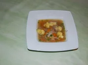 Rezept: Hühnersuppe mit Gemüsejulienne und Pastabeutelchen Hühnersuppe mit Gemüsejulienne und Pastabeutelchen - Rezept