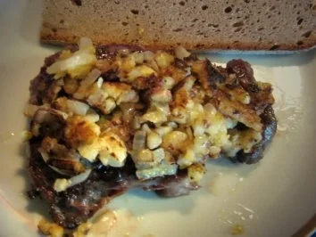 Rindersteak mit Senfzwiebeln - Rezept