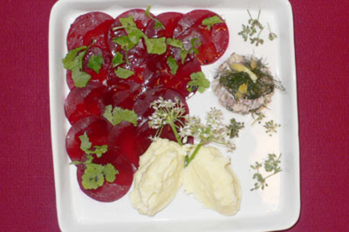 Tatar von Forellen mit gestampftem Kartoffelkäse und roten Rüben - Rezept