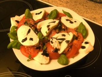Rezept: Tomaten mit Mozarella Bild Nr. 2 Tomaten mit Mozarella - Rezept - Bild Nr. 2