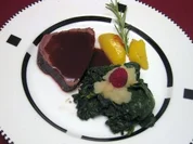 Rinderfilet im Salzmantel mit Birnenmousse im Spinatbett - Rezept