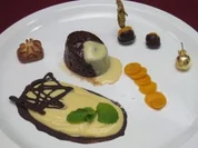 Rezept: Aachener-Printen-Soufflee auf Minzcreme und Physalis Aachener-Printen-Soufflee auf Minzcreme und Physalis - Rezept