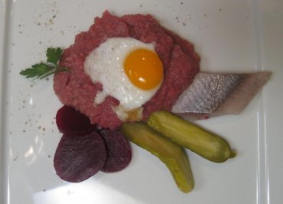 Bilder für Original Hamburger Labskaus mit Spiegelei von der Wachtel - Rezept