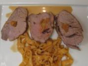 Gefülltes Kalbsfilet auf Burgunder-Pfefferschaum mit Wirsing-Lauch-Fondue an Paprika-Fettucini - Rezept