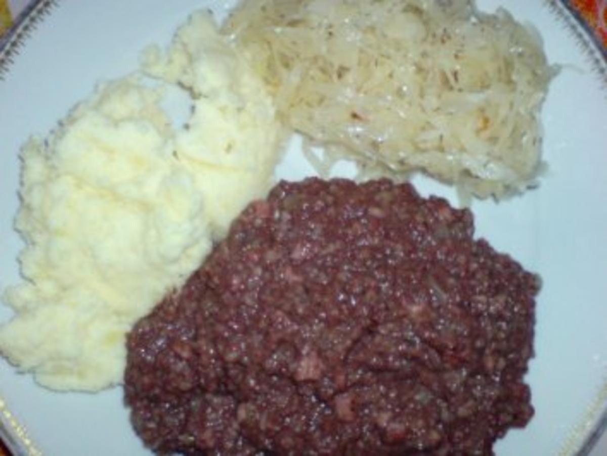 Grützwurst mit Quarkkartoffeln und Sauerkraut - Rezept - Bild Nr. 2