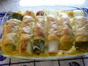 Lauchstangen im Käse- Schinkenmantel auf Kartoffelpüree - Rezept - Bild Nr. 2