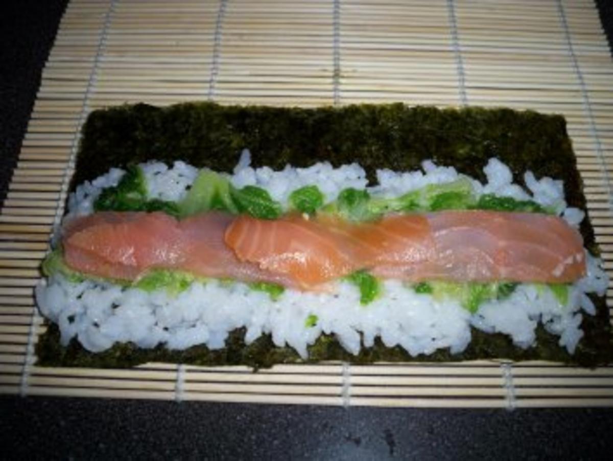 Sushi mit Chinakohl und Räucherlachs - Rezept - Bild Nr. 5