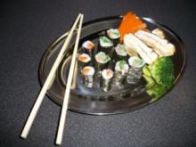 Sushi mit Chinakohl und Räucherlachs - Rezept