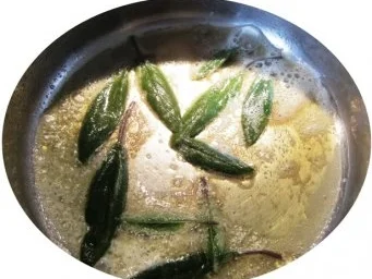 Rezept: Frischkäsenudeln mit Salbei Butter Bild Nr. 4 Frischkäsenudeln mit Salbei Butter - Rezept - Bild Nr. 4