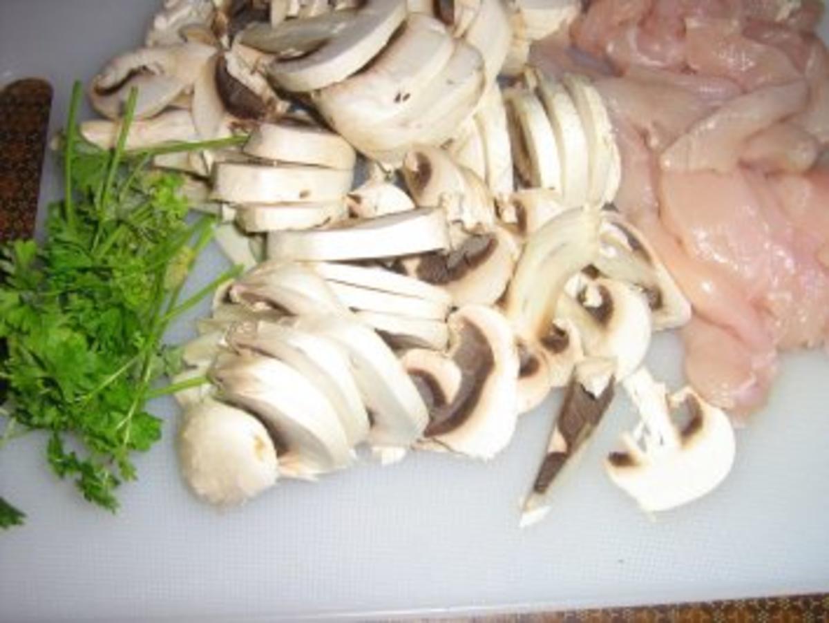 Champignon-Hähnchen-Geschnetzeltes mit bunten Nudeln - Rezept - Bild Nr. 3