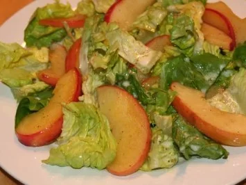 Salat mit Äpfeln - Rezept