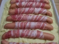 Rezept: Kartoffel-Käse-Püree mit Speck-Würstchen Kartoffel-Käse-Püree mit Speck-Würstchen - Rezept