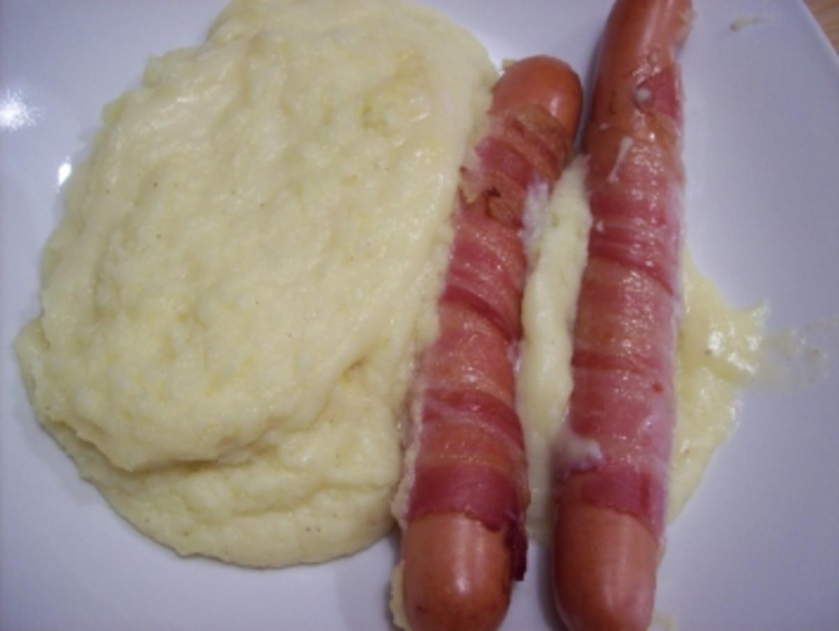 Kartoffel-Käse-Püree mit Speck-Würstchen - Rezept