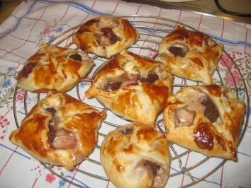 Backwaren: Blätterteigtascherl mit Erdbeerquark und Rumtopffrüchte! - Rezept - Bild Nr. 2