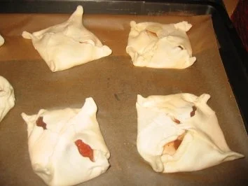 Backwaren: Blätterteigtascherl mit Erdbeerquark und Rumtopffrüchte! - Rezept - Bild Nr. 4