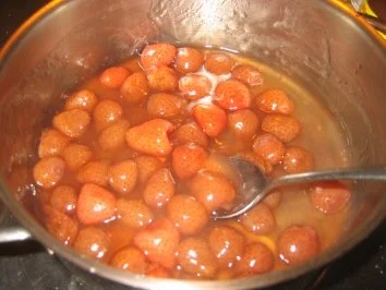 Backwaren: Blätterteigtascherl mit Erdbeerquark und Rumtopffrüchte! - Rezept - Bild Nr. 7