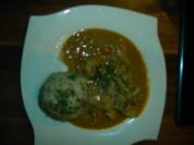 Hähnchengulasch mit Semmelknödel - Rezept