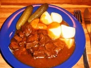 Rindergulasch nach gut bürgerlicher Art - Rezept