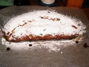 Quarkstollen mit Marzipanrolle - Rezept