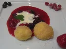 Gebackene Grießknödel an Beerenkompott - Rezept