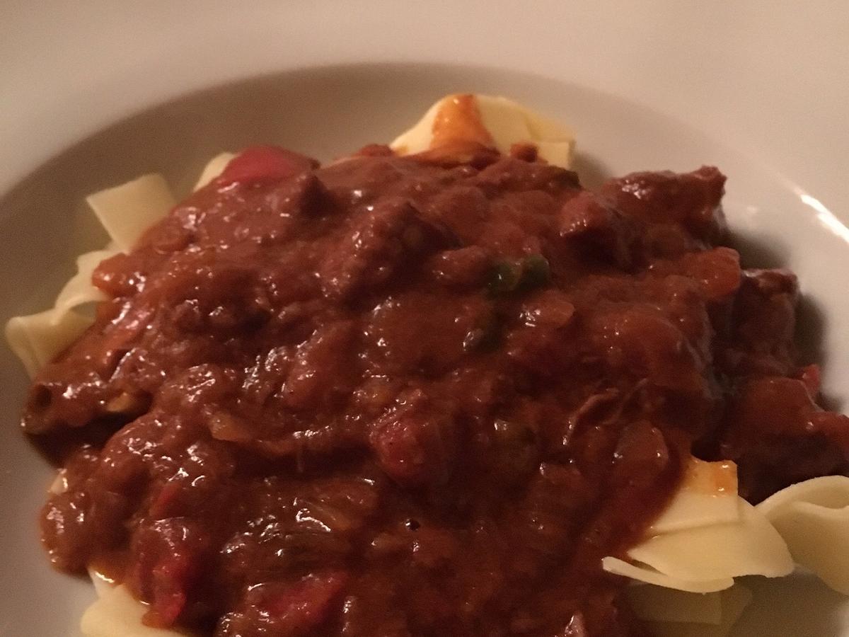 Original ungarisches Gulasch - von Tante aus Ungarn - einfach