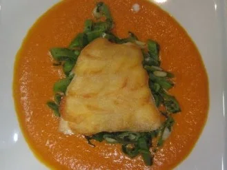 Rezept: Zanderfilet mit Kartoffelschuppenkruste auf Schnippelbohnen an Kokos-Curryspiegel Zanderfilet mit Kartoffelschuppenkruste auf Schnippelbohnen an Kokos-Curryspiegel - Rezept