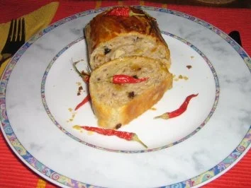 Rezept: Putenhack-süß-scharf in einer Blätterteigrolle verpackt Bild Nr. 9 Putenhack-süß-scharf in einer Blätterteigrolle verpackt - Rezept - Bild Nr. 9