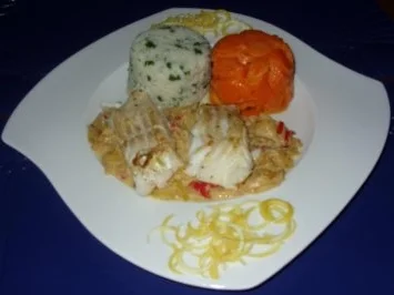 Rezept: Kabeljaufilet auf schmackhafter Lauch-Senfsoße und Beilagen Kabeljaufilet auf schmackhafter Lauch-Senfsoße und Beilagen - Rezept