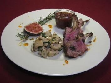 Lammkarree mit Pilzen an Feigen-Chutney - Rezept