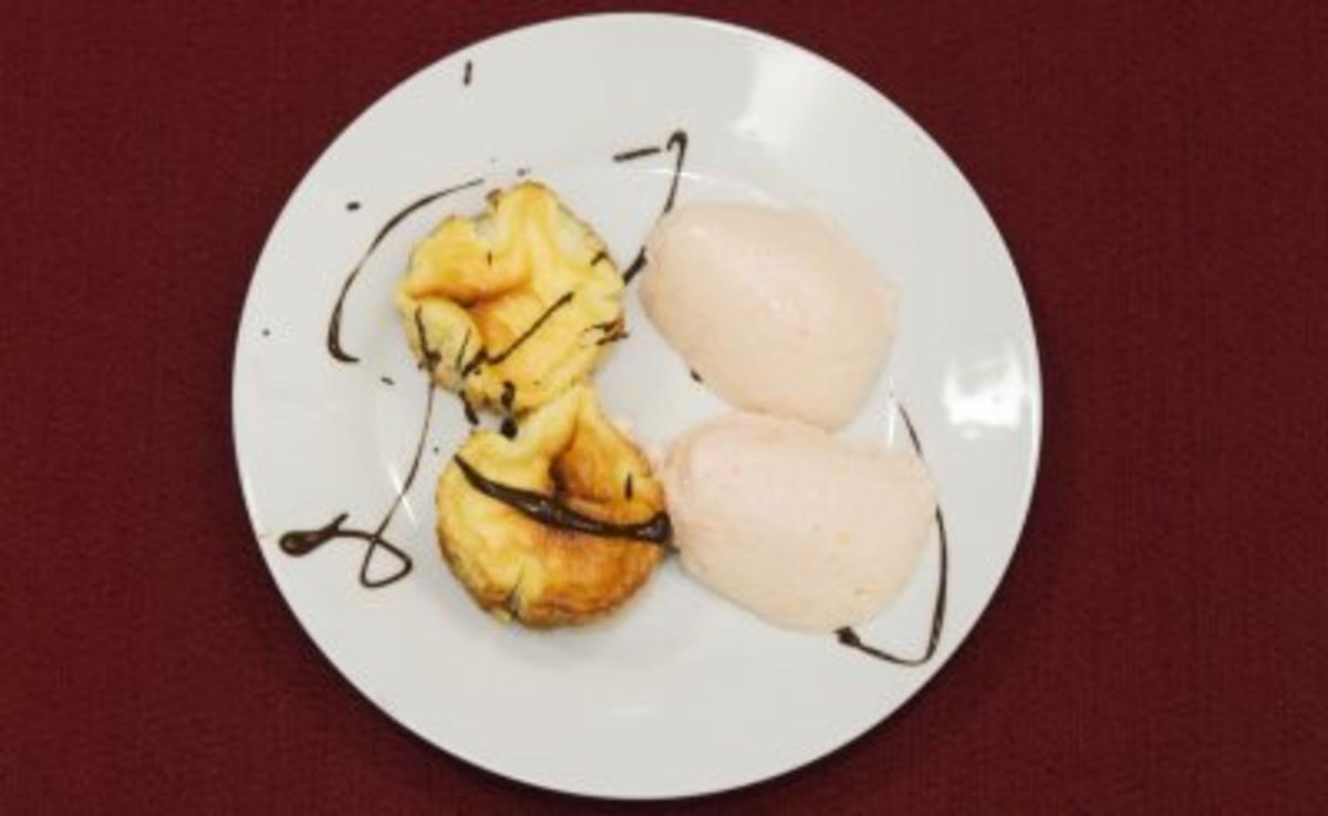 Blutorangen-Mousse mit Amarettini-Frischkäse-Muffins (Philipp Sonntag ...