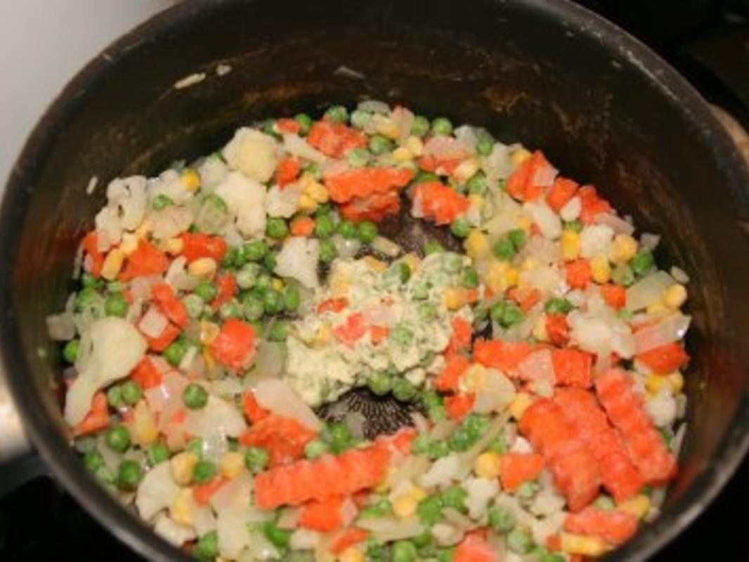 Chicken-Nuggets auf Gemüsereis - Rezept - kochbar.de