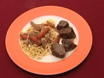 Rehrücken in Rotweinsahnesoße mit Feigen und Backpflaumen (Heike Schroetter) - Rezept