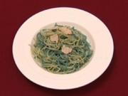 Tagliolini mit frischen Trüffeln auf Salat, dazu Quarkbrötchen (Sabine Kaack) - Rezept