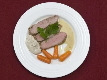 Kalbsfilet mit zweierlei Soßen an karamellisierten Karotten (Sabine Kaack) - Rezept