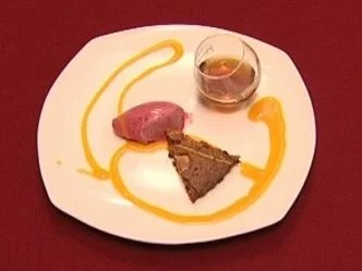 Warmer Nuss-Schokoladenkuchen mit Mangofruchtsoße und Kirscheis (Birgit Fischer) - Rezept