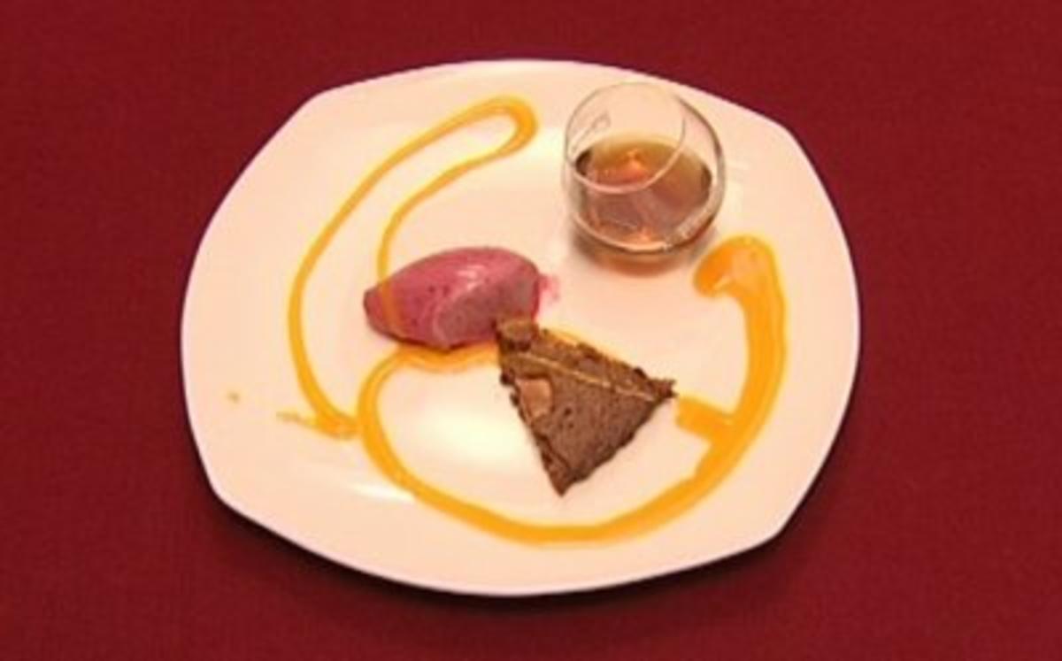 Warmer Nuss-Schokoladenkuchen mit Mangofruchtsoße und Kirscheis (Birgit
Fischer) - Rezept Gesendet von Das perfekte Promi Dinner